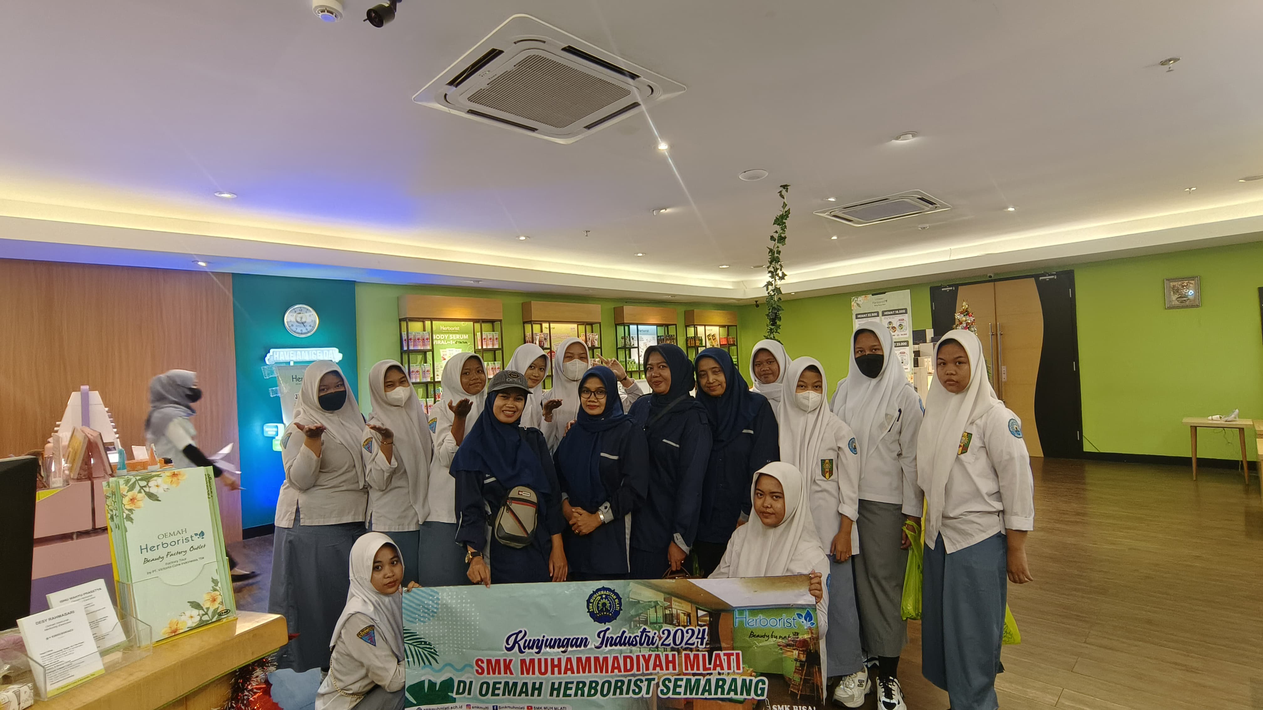 Kunjungan Industri SMK Muhammadiyah Mlati ke Ahass Kunjungan Industri SMK Muhammadiyah Mlati ke Ahass