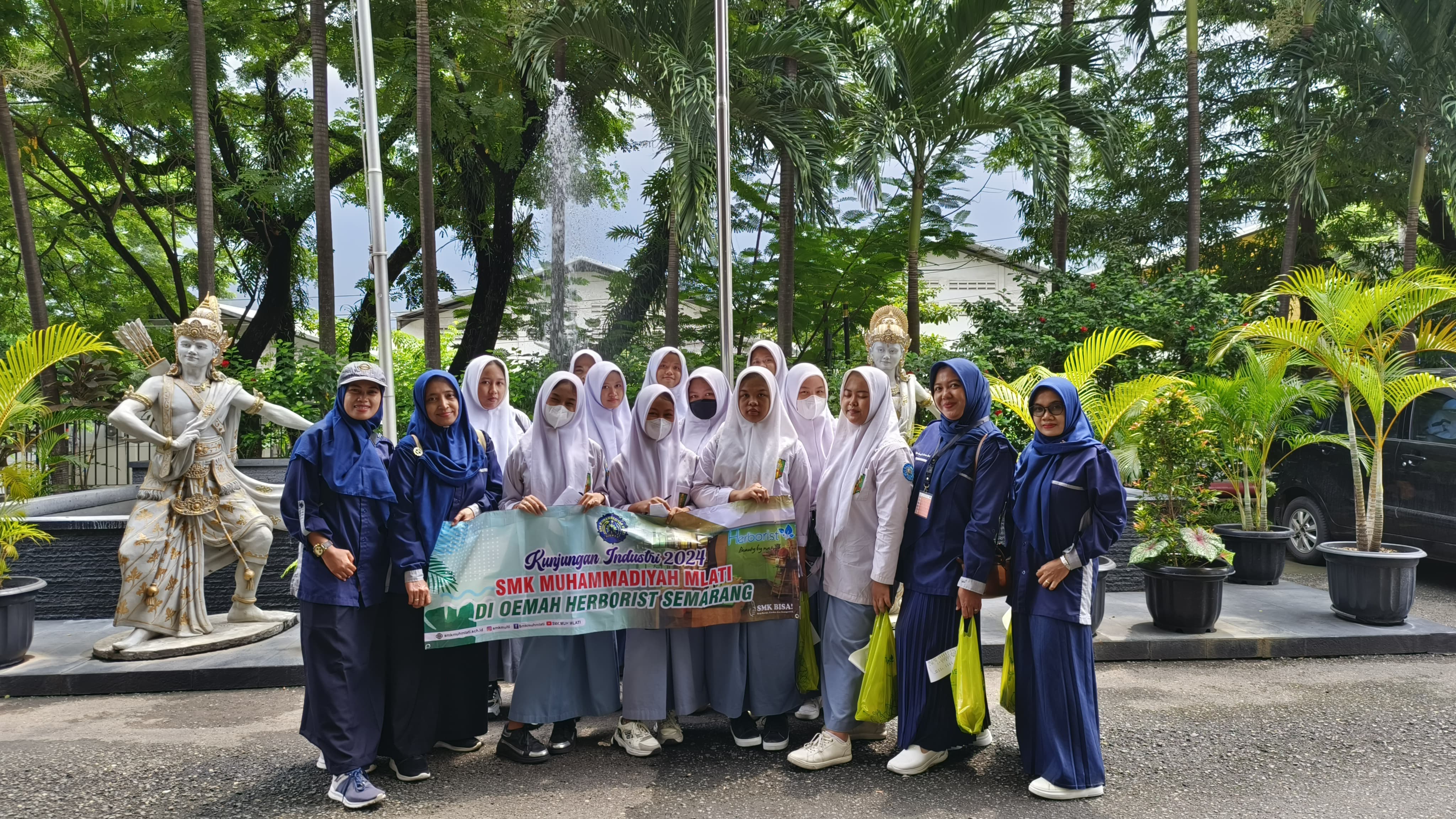 Kunjungan Industri SMK Muhammadiyah Mlati ke Ahass Kunjungan Industri SMK Muhammadiyah Mlati ke Ahass