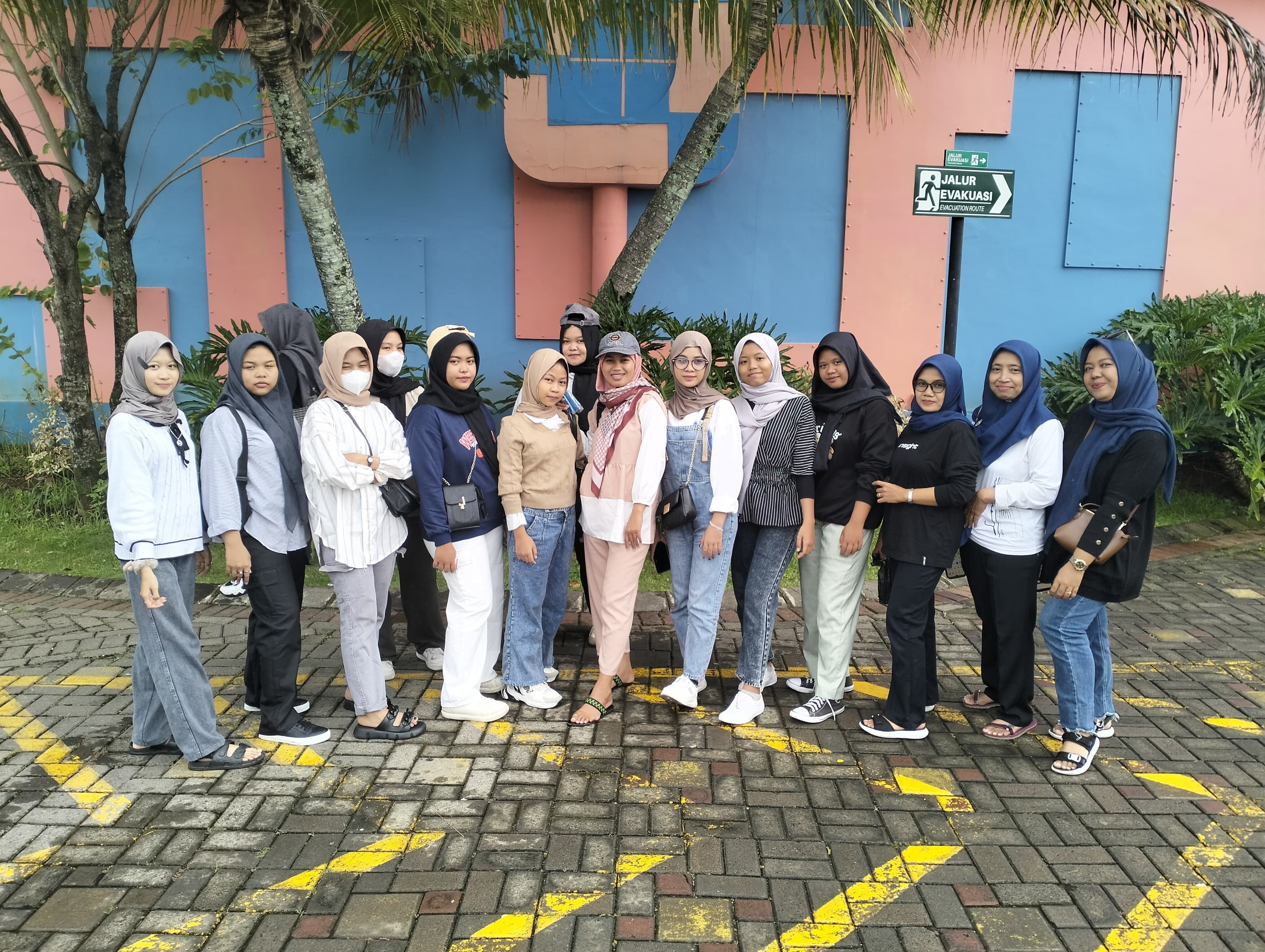 Kunjungan Industri SMK Muhammadiyah Mlati ke Ahass Kunjungan Industri SMK Muhammadiyah Mlati ke Ahass